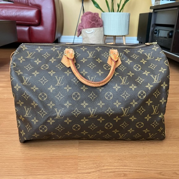 Authentic Louis Vuitton Speedy 40 in Monogram with generic twilly - Picture 3 of 17